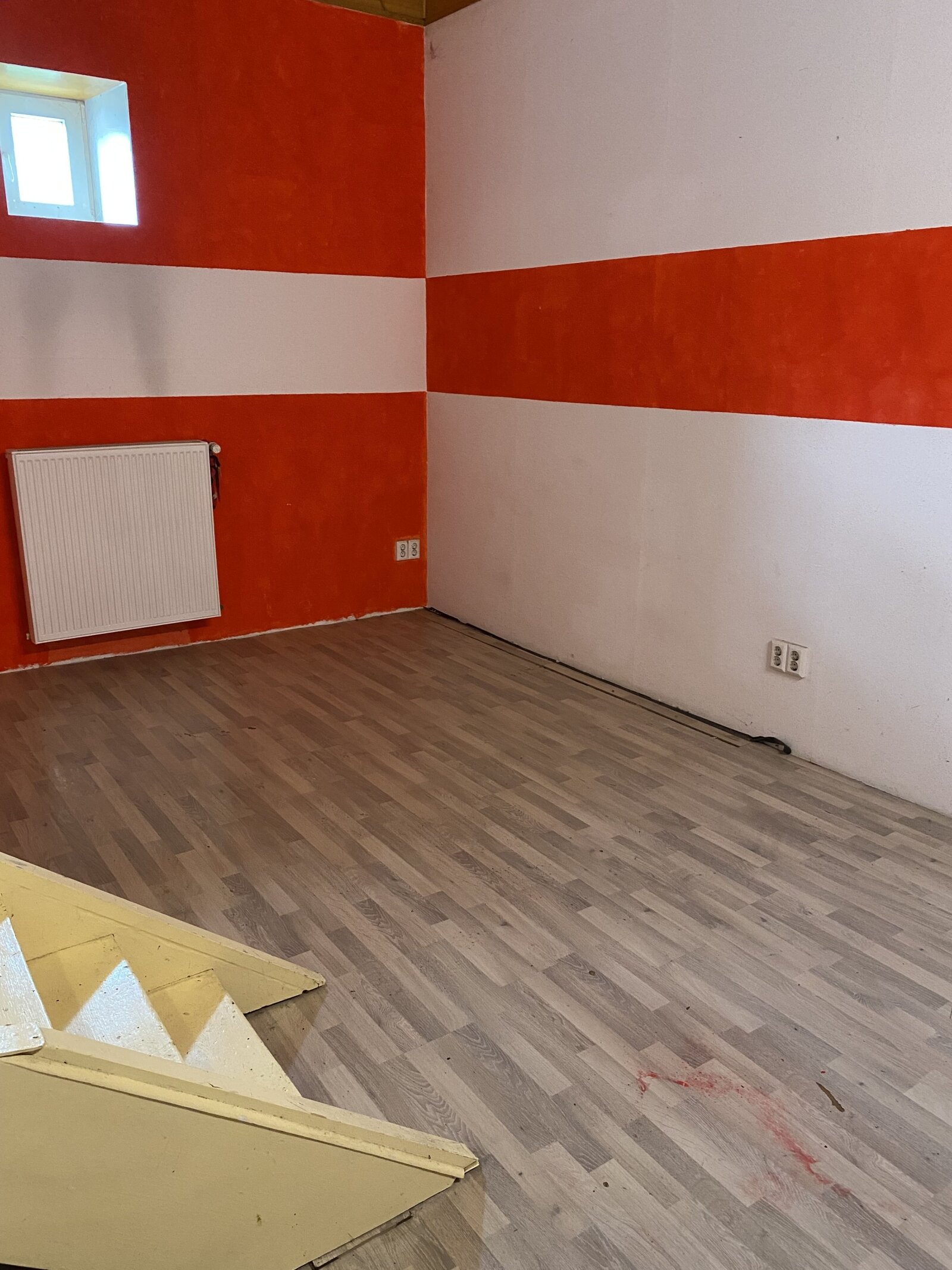 1 Zimmer Wohnung mit Garage und Balkon 1 Zimmer Wohnung mit Garage und Balkon