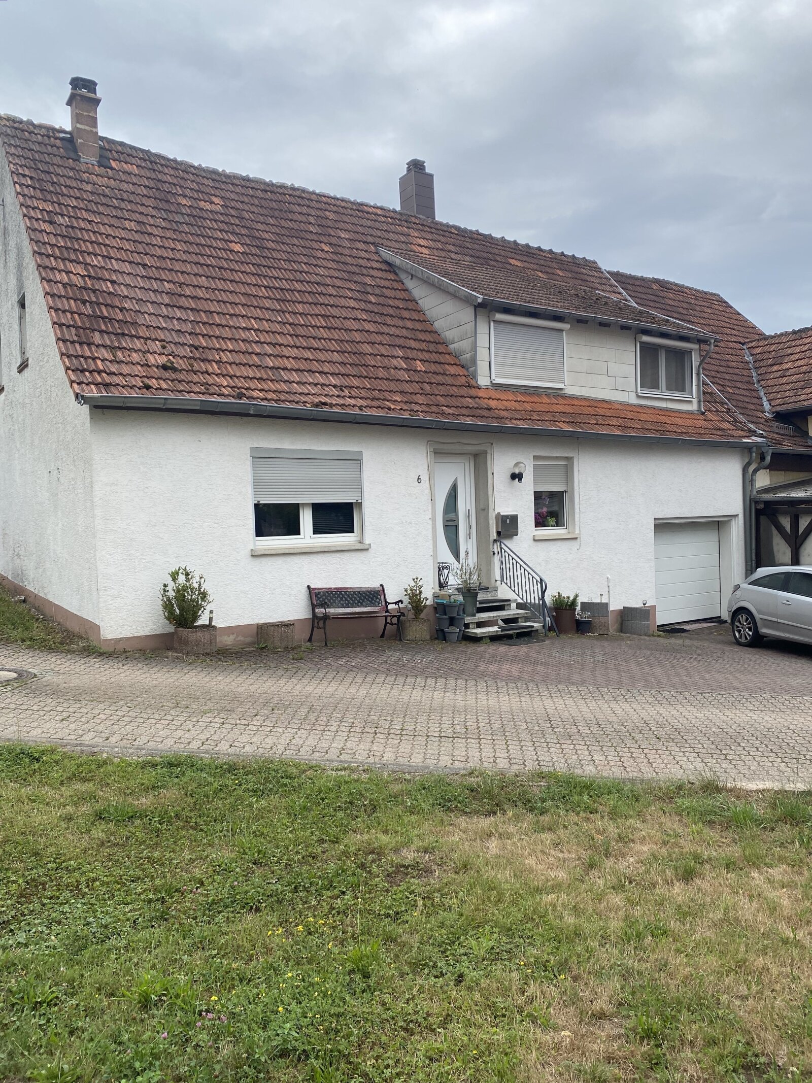 Gepflegtes Einfamilienhaus mit separatem Freizeitgrundstück in ruhiger Seitenstraße Gepflegtes Einfamilienhaus mit separatem Freizeitgrundstück in ruhiger Seitenstraße