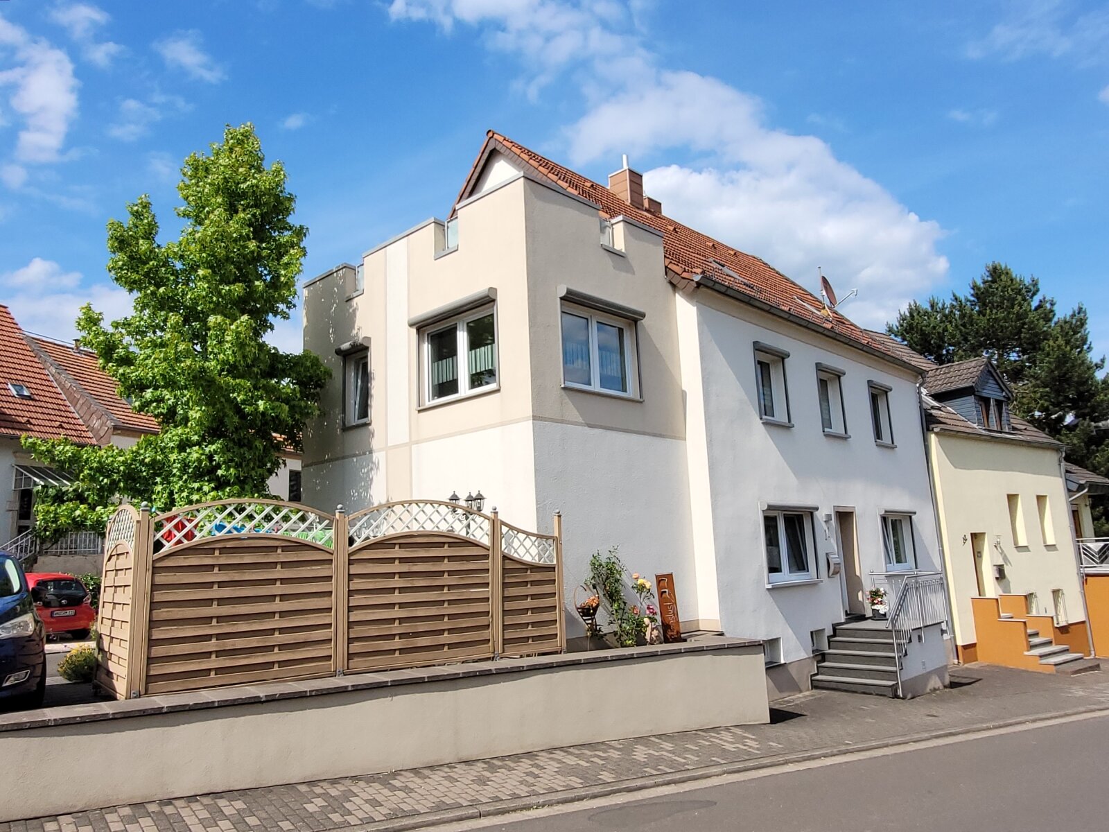 Viel Platz für Familie, Arbeiten & Generationen – Raumwunder mit separatem Garten Viel Platz für Familie, Arbeiten & Generationen – Raumwunder mit separatem Garten