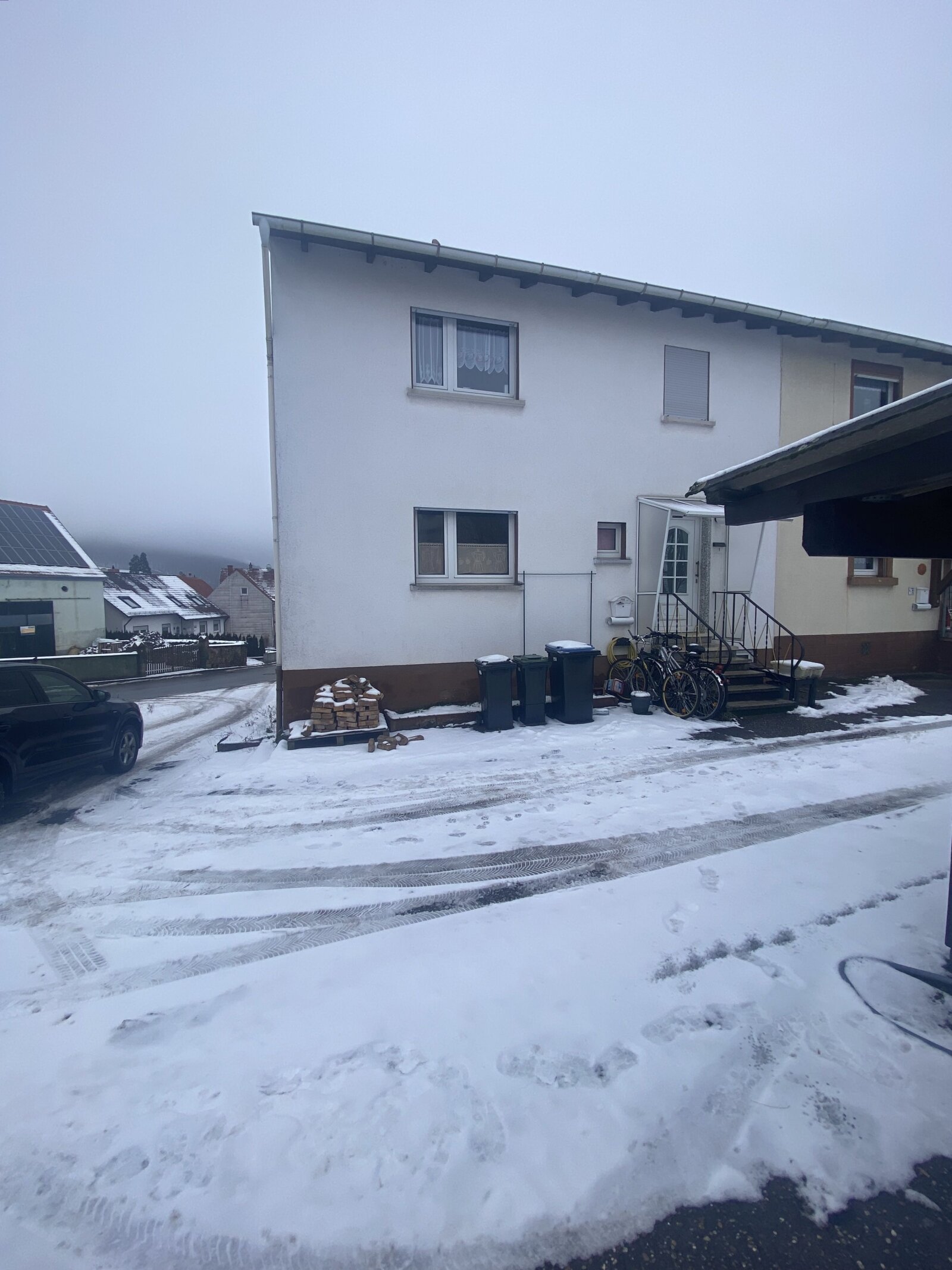 Doppelhaushälfte mit Carport auf überschaubarem Grundstück Doppelhaushälfte mit Carport auf überschaubarem Grundstück