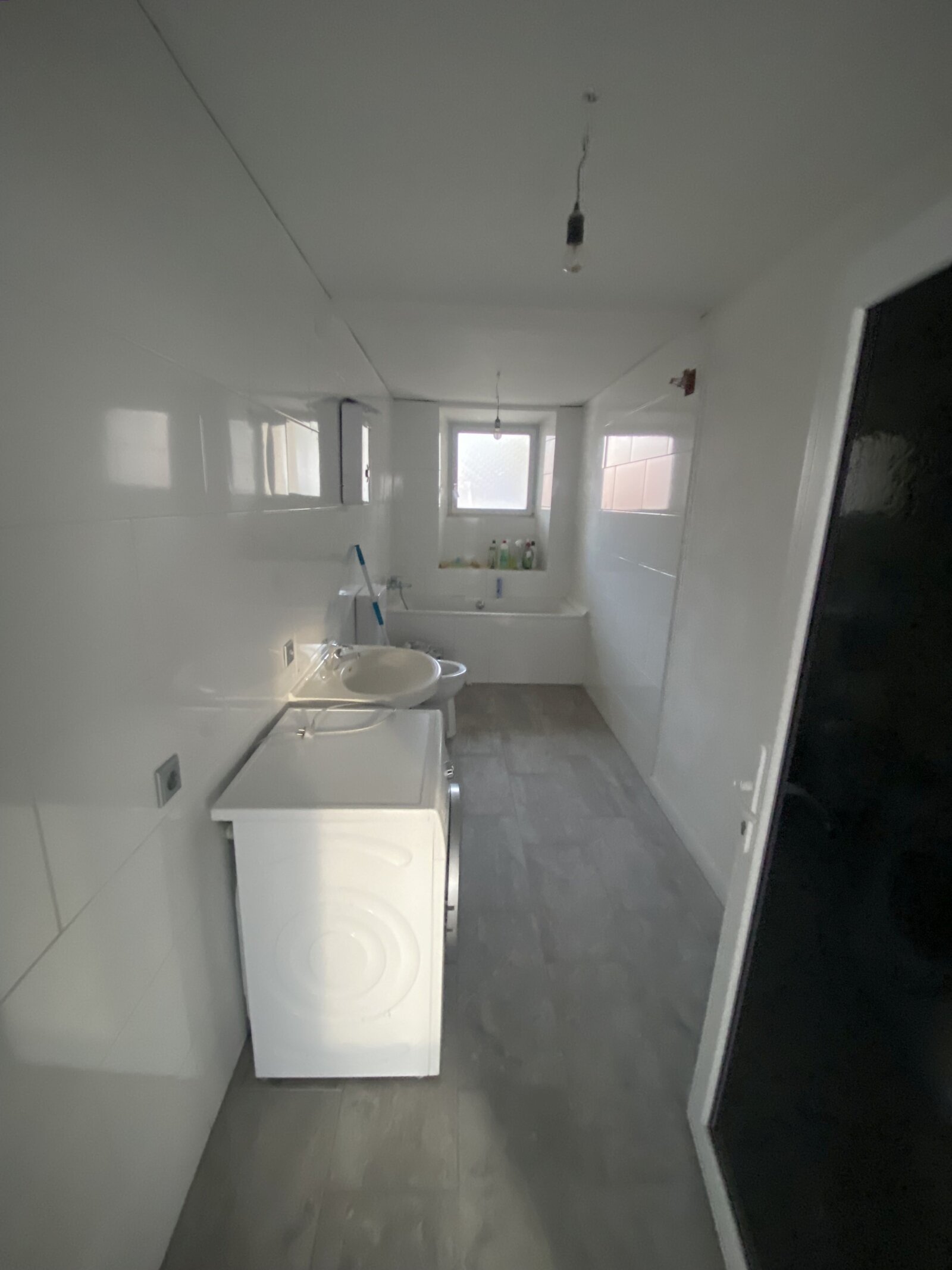 Ein bis Zweifamilienhaus mit Doppelgarage fast fertig Ein bis Zweifamilienhaus mit Doppelgarage fast fertig