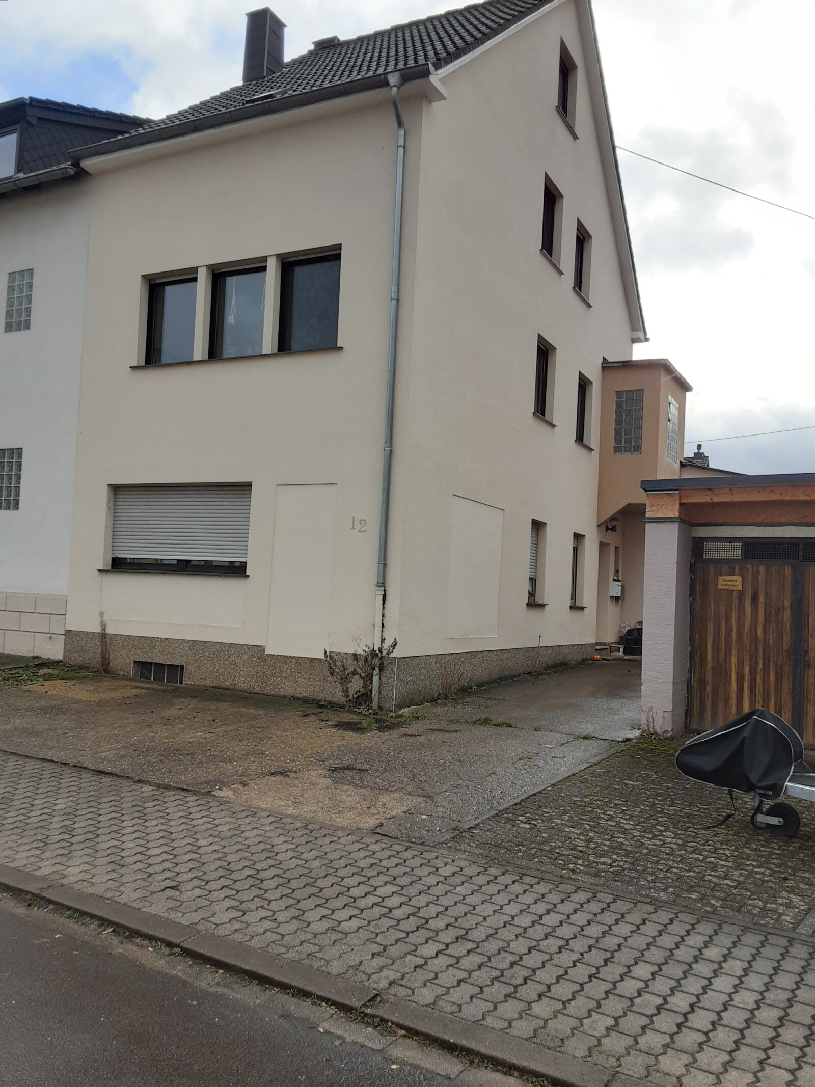 RESERVIERT !!Renovierungsbedürftiges, einseitig angebautes 2 Familienhaus in 66787 Wadgassen- Schaffhausen zu verkaufen - Handwerker aufgepasst !! RESERVIERT !!Renovierungsbedürftiges, einseitig angebautes 2 Familienhaus in 66787 Wadgassen- Schaffhausen zu verkaufen - Handwerker aufgepasst !!