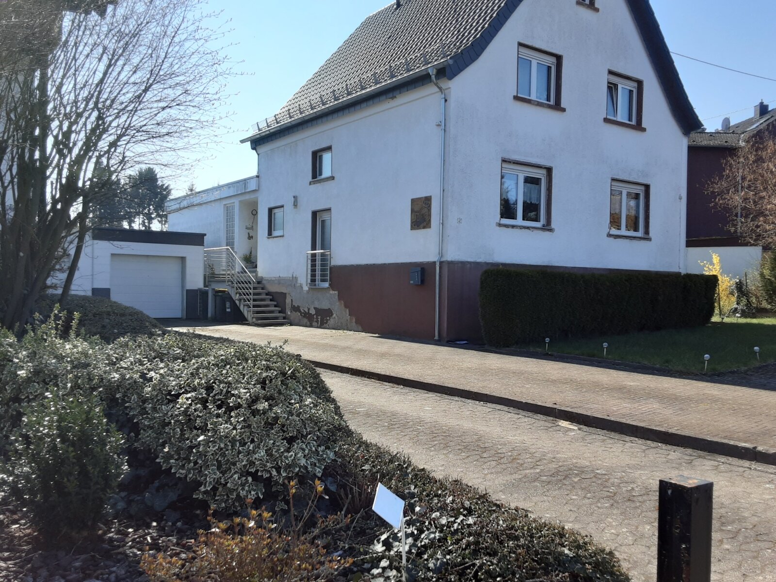 Reserviert !!! Schönes,top-gepflegtes, freistehendes 1-2 Familienhaus mit großem Grundstück in guter Wohnlage von Neunkirchen zu verkaufen Reserviert !!! Schönes,top-gepflegtes, freistehendes 1-2 Familienhaus mit großem Grundstück in guter Wohnlage von Neunkirchen zu verkaufen