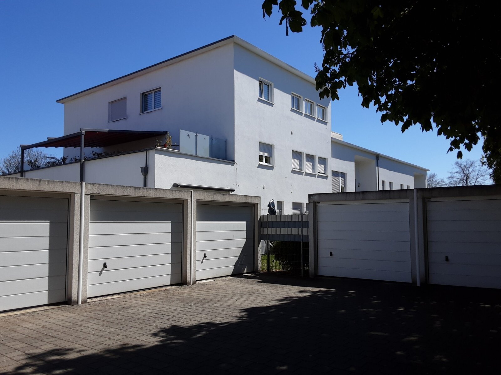 Exklusive-Top-gepflegte EG-Eigentumswohnung mit eigenem Gartenanteil und zwei Garagen in Sulbach-Neuweiler zu verkaufen Exklusive-Top-gepflegte EG-Eigentumswohnung mit eigenem Gartenanteil und zwei Garagen in Sulbach-Neuweiler zu verkaufen