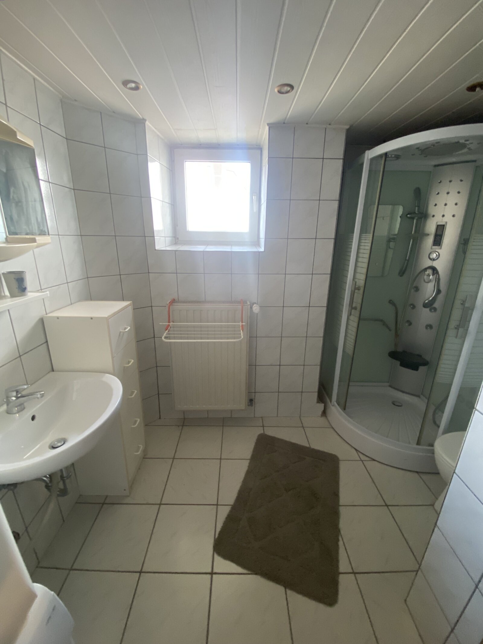 Einfamilienhaus mit Einliegerwohnung und Scheune Einfamilienhaus mit Einliegerwohnung und Scheune