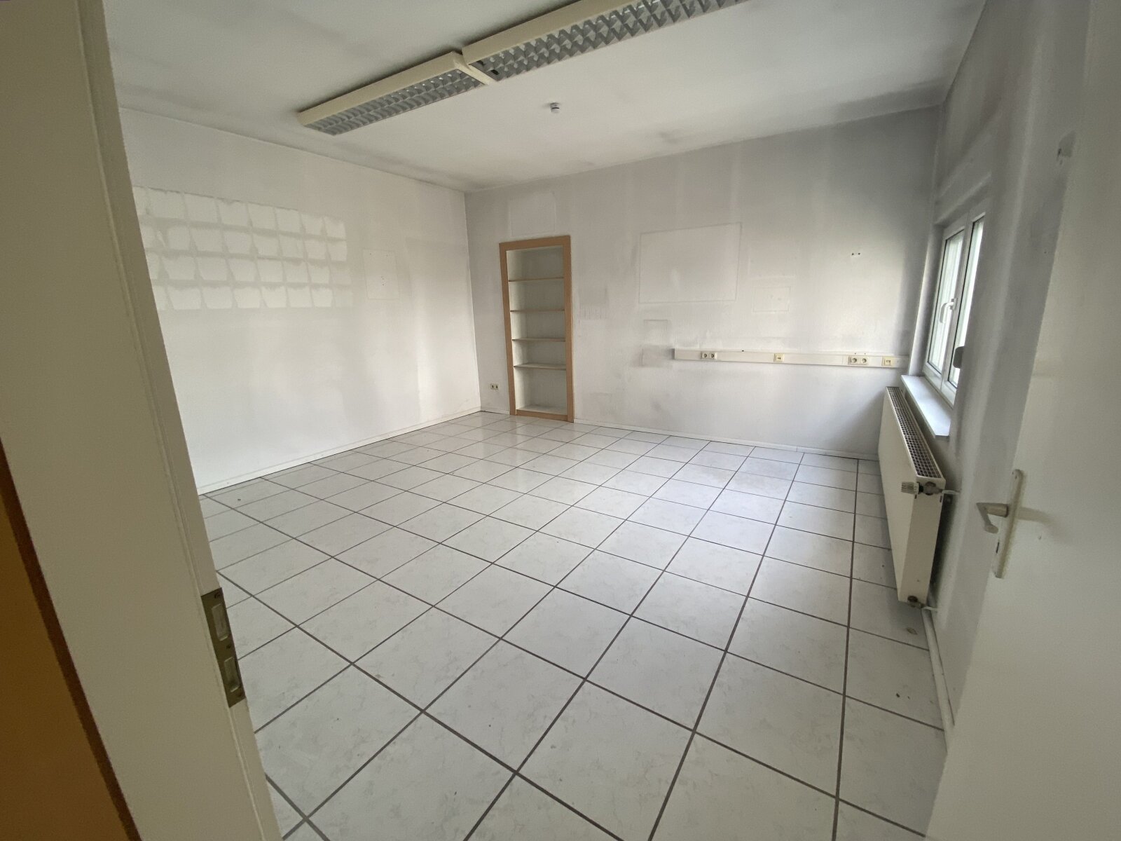 Ebenerdige Zwei Zimmer , Küche , Bad , Wohnung Ebenerdige Zwei Zimmer , Küche , Bad , Wohnung