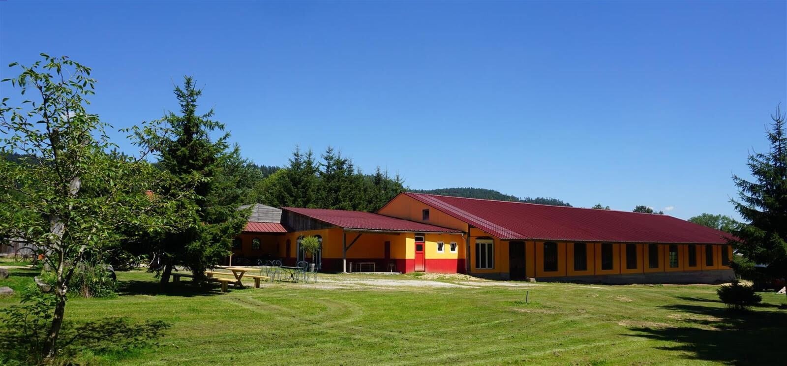 Exklusives Reitanwesen in den Vogesen, Reithalle, Gästehaus und Natur pur Exklusives Reitanwesen in den Vogesen, Reithalle, Gästehaus und Natur pur