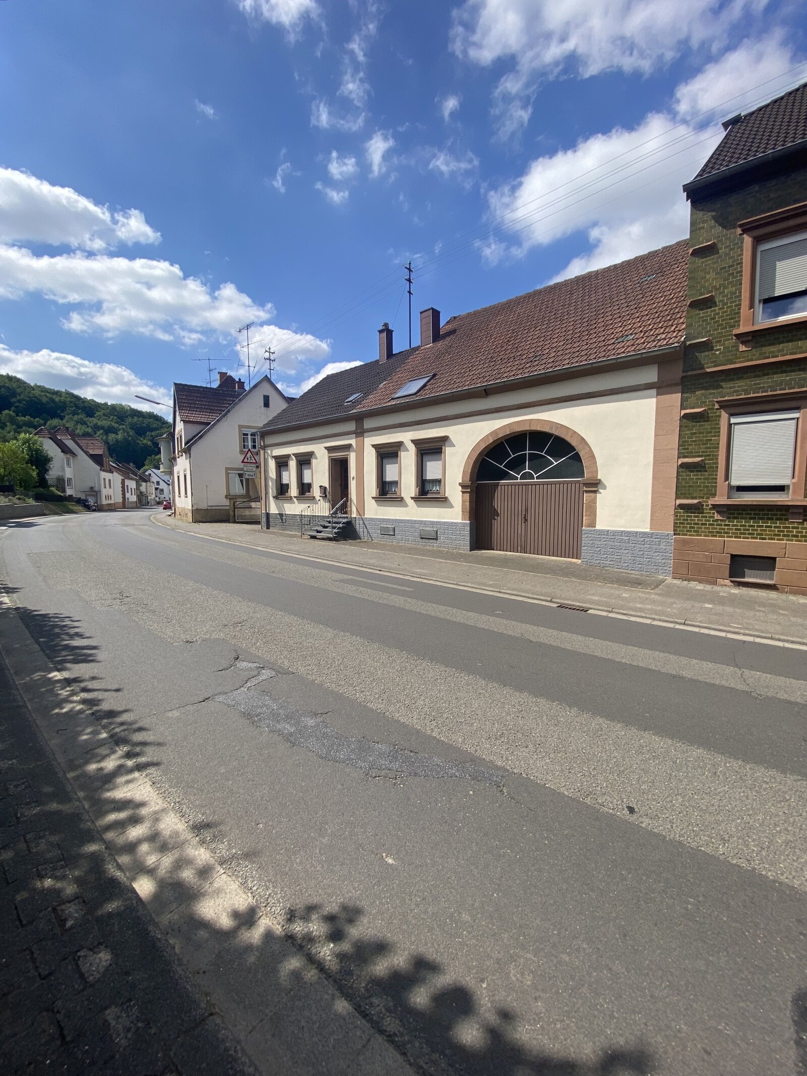 Gepflegtes Einfamilienhaus mit großem Grundstück Gepflegtes Einfamilienhaus mit großem Grundstück