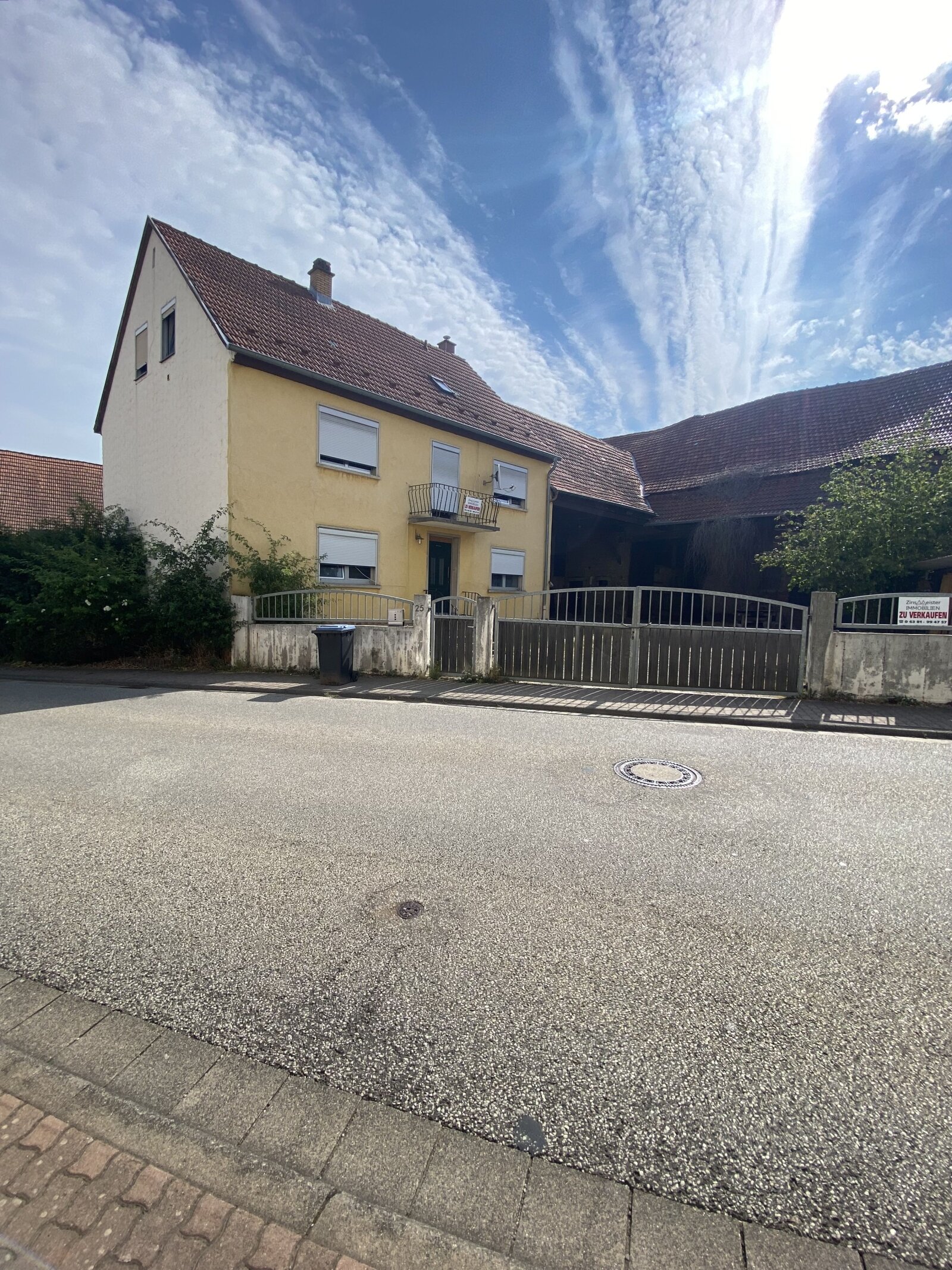 Ehemaliges Bauernhaus mit viel Platz Ehemaliges Bauernhaus mit viel Platz