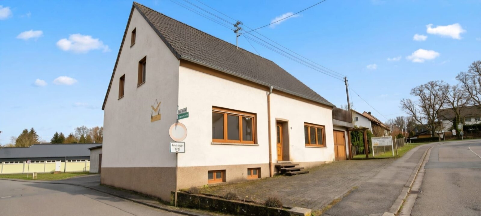 Einfamilienhaus mit ehemaliger Schreinerei Einfamilienhaus mit ehemaliger Schreinerei
