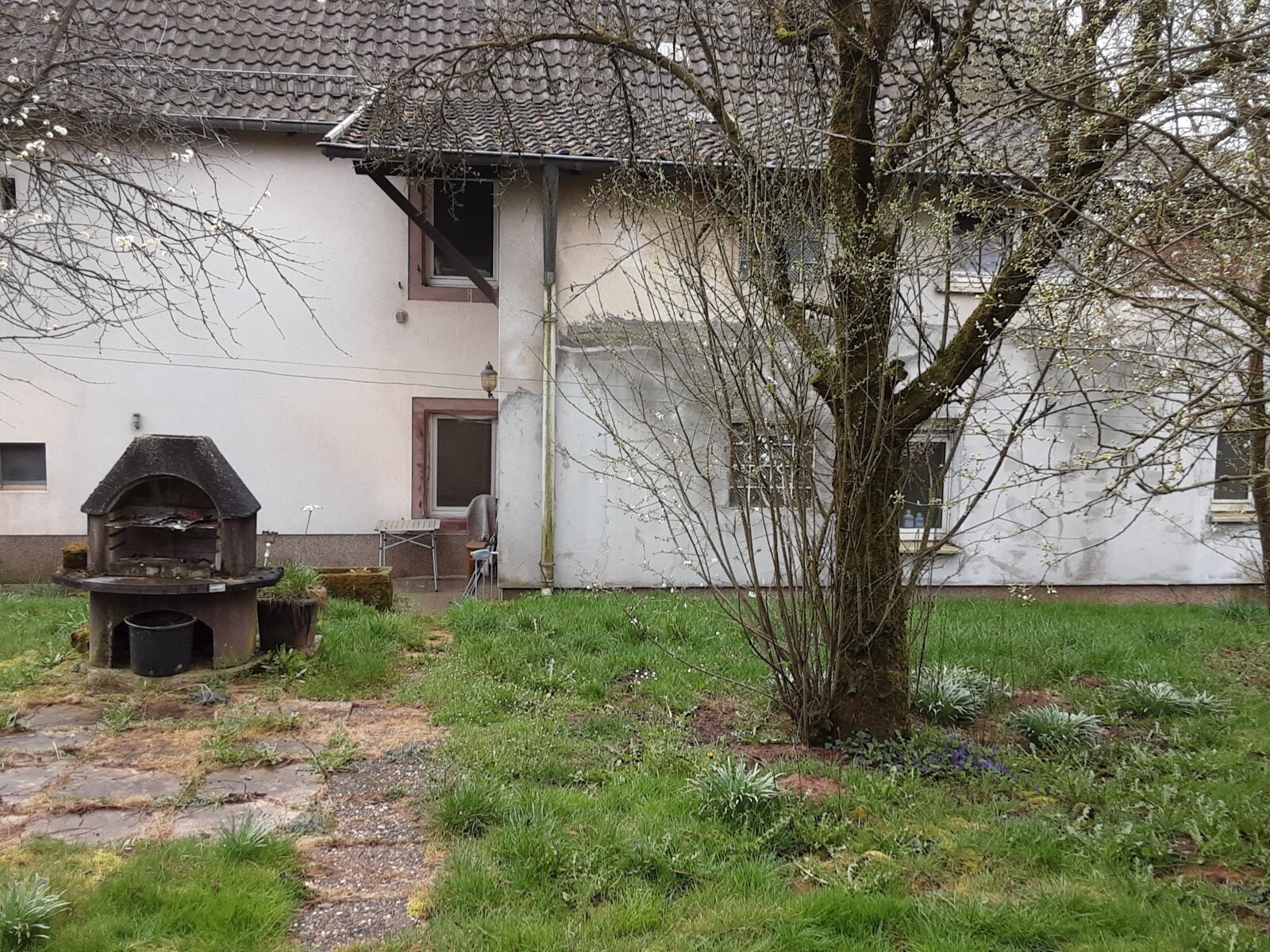 Freistehendes 1-2 Familienhaus in schöner Lage von Heusweiler Obersalbach-Kurhof zu verkaufen Freistehendes 1-2 Familienhaus in schöner Lage von Heusweiler Obersalbach-Kurhof zu verkaufen