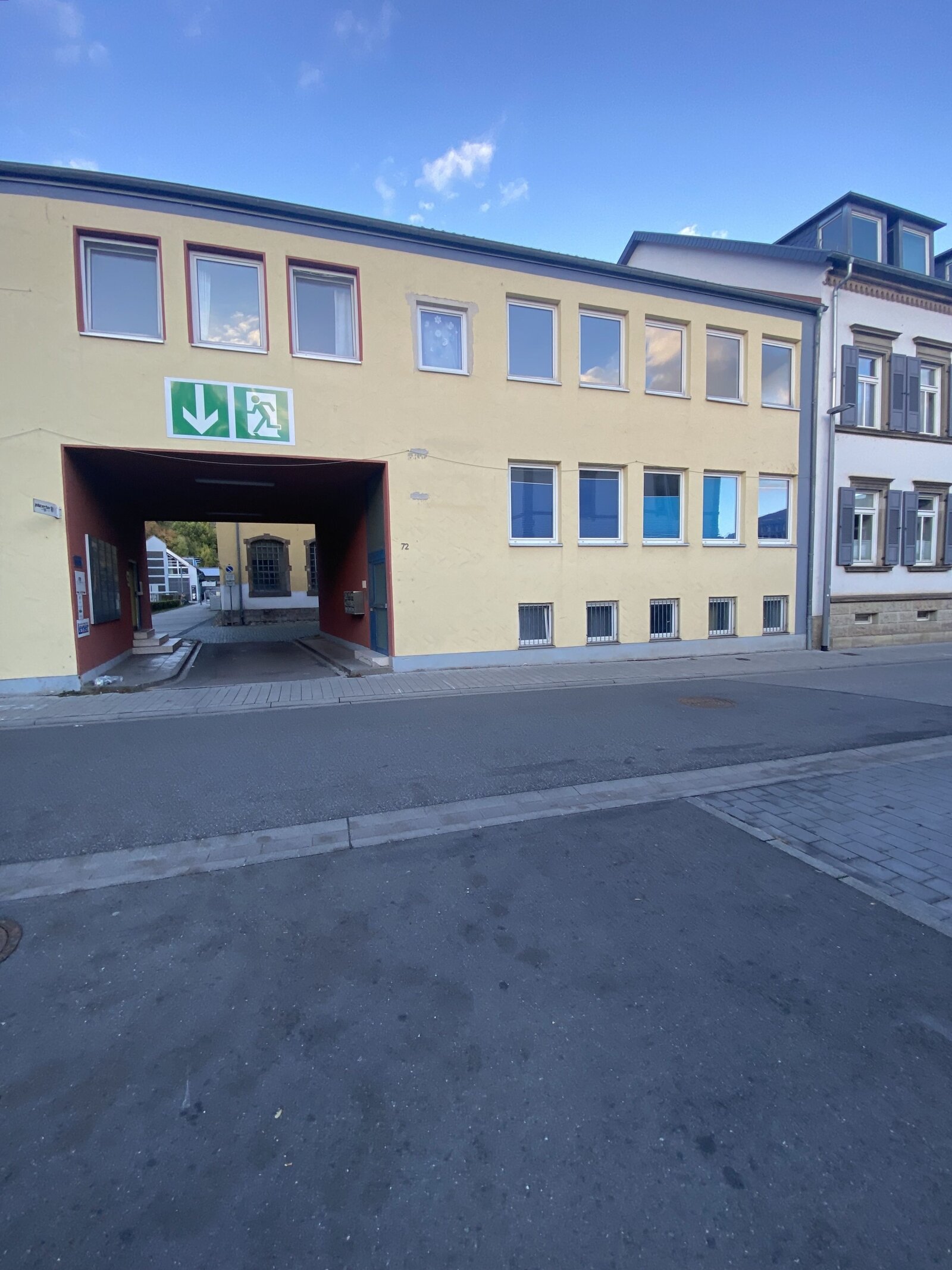 Neu renovierte helle Obergeschosswohnung Neu renovierte helle Obergeschosswohnung